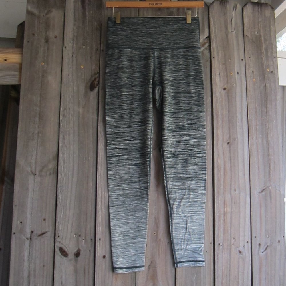 Woman's  Medium Green Aerie Chill, Play, Move Leggings